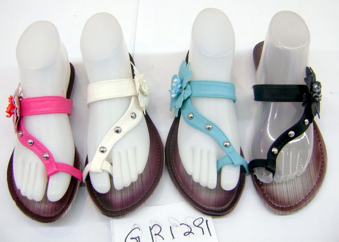 Wholesale Women's Sandals with Flower - 48 Pairs